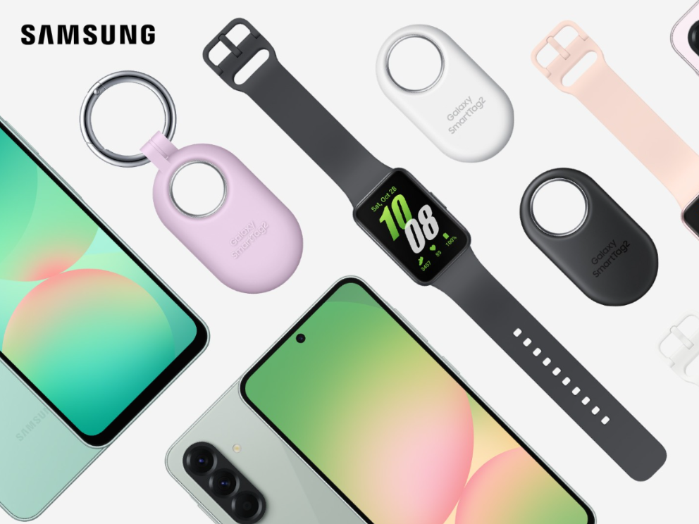 Samsung‑tuotteita: puhelimia, älykelloja ja SmartTag‑tageja vaalealla taustalla.