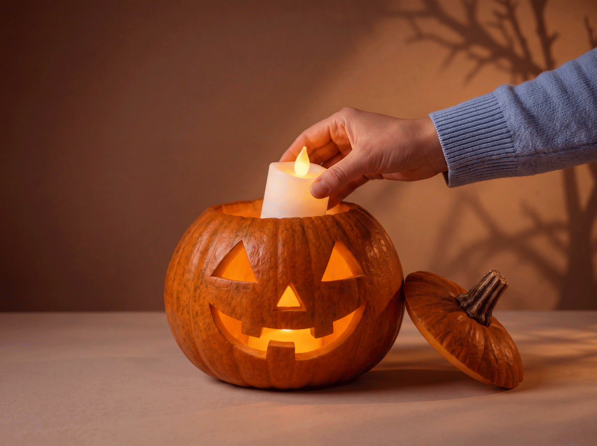 Lag et lysende halloweengresskar