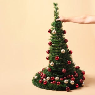 Pop up-juletre 180 cm pyntet med 90 julekuler