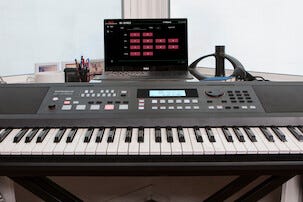 Roland E-X50 Arranger Keyboard med Bluetooth
