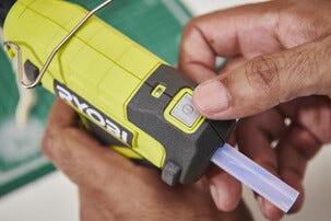 Ryobi RGLU4-0 Kuumaliimapistooli 4 V USB, 3 kuumaliimapuikkoa