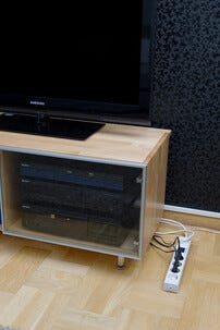 Sähkönkulutusmittari ja 5-osainen jatkojohto