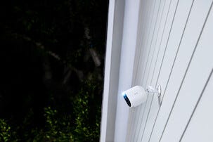 Arlo Essential Spotlight, overvåkningskamera, 3-pakning