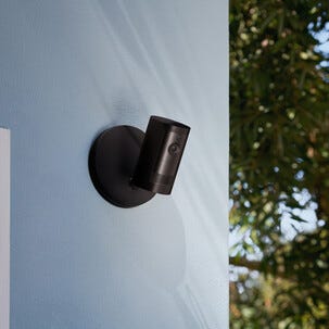 Ring Plus Plug-In overvåkningskamera utendørs 2K