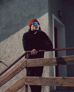 Nilox Sorapis Urheiluaurinkolasit kuulokkeilla