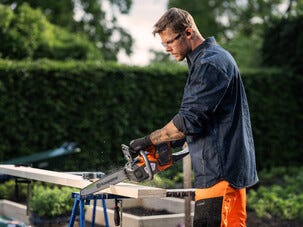 Husqvarna 215i batteridriven motorsåg 1 batteri 36 V