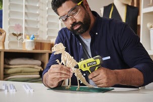 Ryobi RGLU4-0 Kuumaliimapistooli 4 V USB, 3 kuumaliimapuikkoa