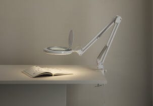 Skrivbordslampa med förstoringsglas LED