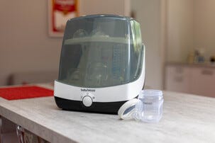 Baby Brezza SuperFast Sterilizer Dryer flaskesterilisator og -tørker