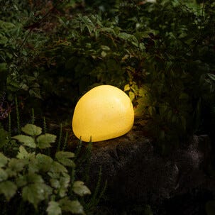 Northlight solcellelampe med steindesign, hagebelysning