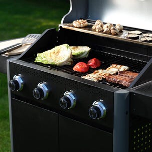 Gasolgrill med 4 brännare, sidobord och grillvagn