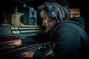 Mackie MC-150, studiohörlurar