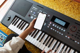 Roland E-X50 Arranger Keyboard med Bluetooth