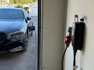 CTEK Njord Go elbilsladdare 11 kW med väggfäste