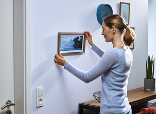 Tesa selvheftende remser for tapet og gips