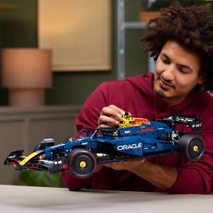 LEGO TECHNIC Oracle Red Bull Racing RB20 F1-bil 42206, 18 år