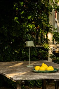 Konstsmide Capri bordlampe USB dimbar utendørs