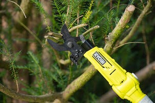 Ryobi batteridriven stångsekatör RY18PLA-0