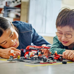 LEGO City F1 depotstopp og depotteam med Ferrari-bil 60443, fra 6 år