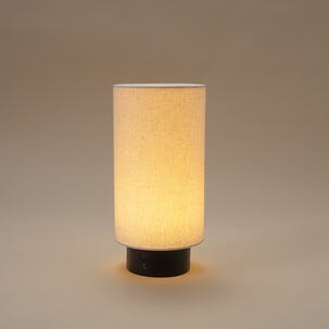 Filip oppladbar liten bordlampe i tre, Northlight