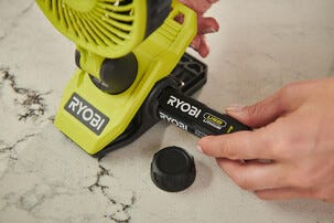 Ryobi RCF4-0 batteridriven fläkt 4 V med klämma