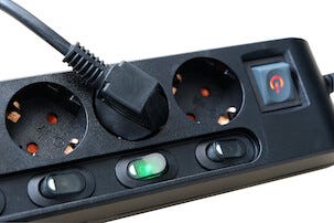 Brennenstuhl grenuttag med strömbrytare 6-vägs, svart