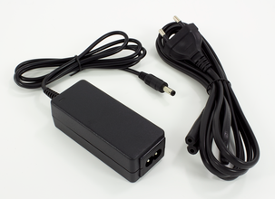 Muuntaja 12 V DC/3 A