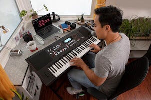 Roland E-X50 Arranger Keyboard med Bluetooth