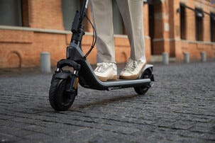 Segway Ninebot E2 E II elsparkcykel 20 km/h, svart