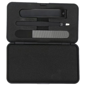 Resekit nagelvård, nagelfil, pincett och nagelklippare i fodral