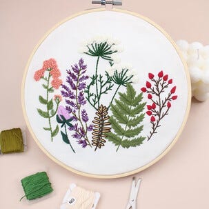 Hobbysett med broderi av skogsblomster, for nybegynnere, fra 12 år