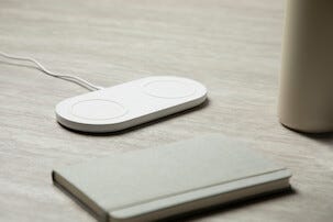 Belkin Boost Charge Dual 10 W, trådlös laddare med plats för två enheter