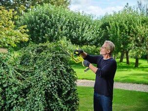 Ryobi batteridriven häcksax RY18HT40B-0 18 V ONE+