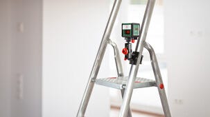 Bosch Quigo Basic, krysslaser med universalhållare