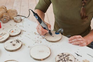 Multiverktyg med 15 tillbehör, Dremel Stylo+