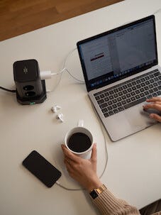 Brennenstuhl Socket Tower 8-vägs grenuttag med 4 USB