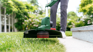 Bosch grästrimmer UniversalGrassCut 18V-26, batteridriven