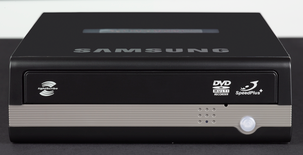 Ulkoinen tallentava dvd/cdRW-asema