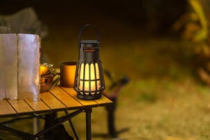 Campinglampa med högtalare, vattentålig och bärbar