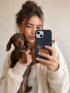 Exibel Sausage Dog mobilskal för iPhone 13/14/15/16e/17e, blå