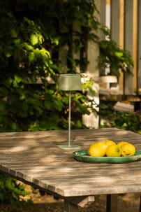 Konstsmide Capri bordlampe USB dimbar utendørs