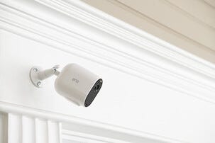 Arlo Essential Spotlight, overvåkningskamera, 3-pakning