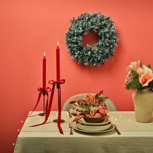 Kranssi, männynneulasia ja lehtiä, seinälle, pöydälle, 50 cm