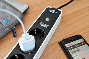 Brennenstuhl WiFi 3-vägs grenuttag, 1,5 m