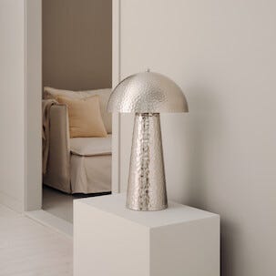 Northlight Julie bordlampe i hamret metall, 51 cm
