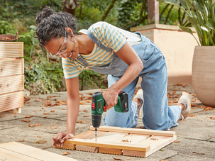 Bosch EasyDrill 18V-40 skruvdragare med 2 batterier