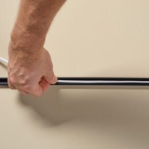 Selvklebende kabelkanal, svart, 2 meter