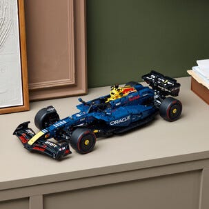 LEGO TECHNIC Oracle Red Bull Racing RB20 F1-bil 42206, 18 år