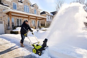 Ryobi batteridriven snöslunga, RY36STX53A-160