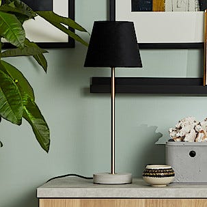 Bordslampa Concrete med svart sammetsskärm, Northlight